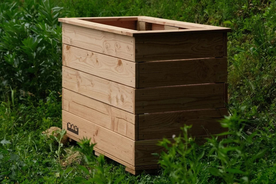 Structure bois douglas naturel pour carré potager surélevés autonome en eau et en engrais naturels marque Bac Autonome Cultivé Lyon.
